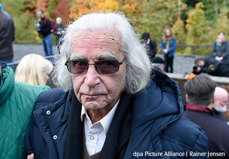 Horst Selbiger (*1928 in Berlin) ist ein deutscher Journalist, Verfolgter des Naziregimes und Zeitzeuge der Shoa.