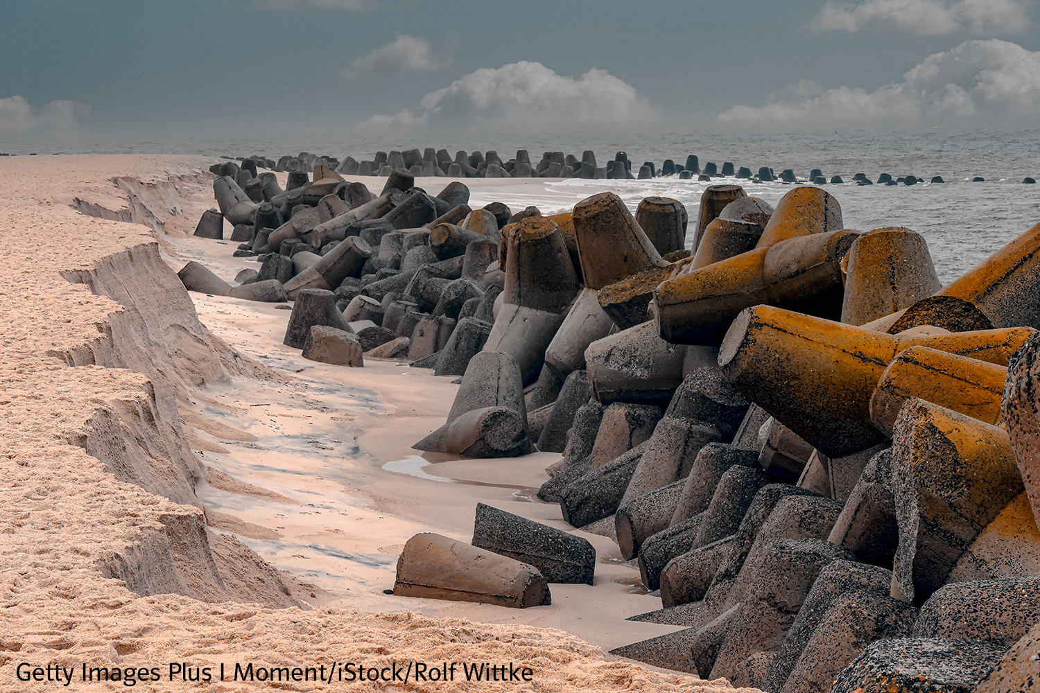 Küstenschutz mit Tetrapoden an der deutschen Nordseeküste