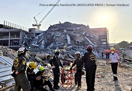 Abbildung zu Erdbeben und Plattentektonik: Bild mit eingestürzten Gebäuden in Bangkok nach einem Erdbeben