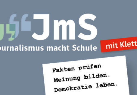 Logo von »Journalismus macht Schule« mit dem Schriftzug »JmS Journalismus macht Schule mit Klett« auf grauem Hintergrund
