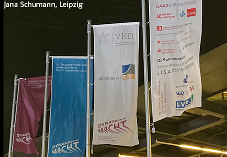 Außenansicht Historikertag Bonn, Fahnen mit Logos