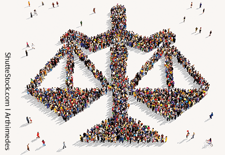 Symbol und Form einer Waage als Symbol für Abwägung und Gerechtigkeit, die aus gruppierten Menschen dargestellt wird